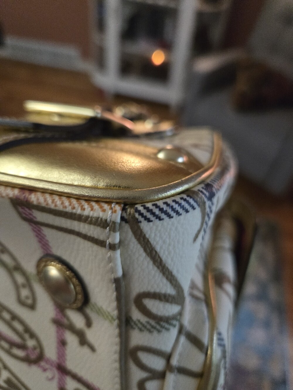 Vintage F13186 Coach Cream Satchel with Gold Trim and Multicolor Script - Picture 11 of 16